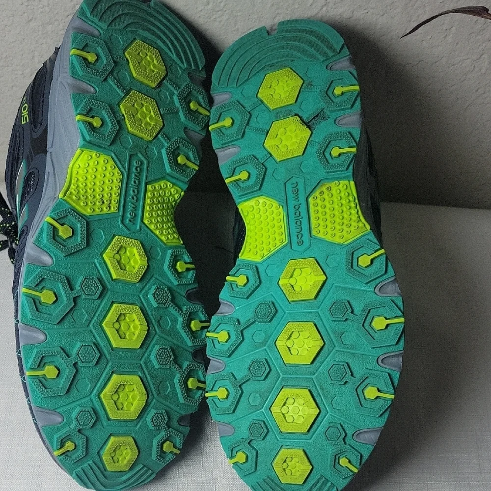 New Balance 510 V3 All Terrain Women's Size 9.5 Sneakers Running Shoes